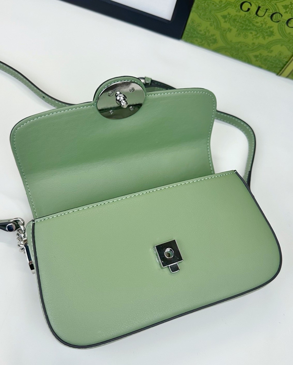 激安グッチバッグコピー着用イメージ